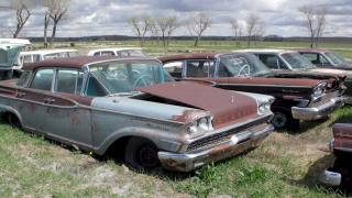 Illustration for article titled Classic cars of a huge Nebraskan junkyard get a second chance at life